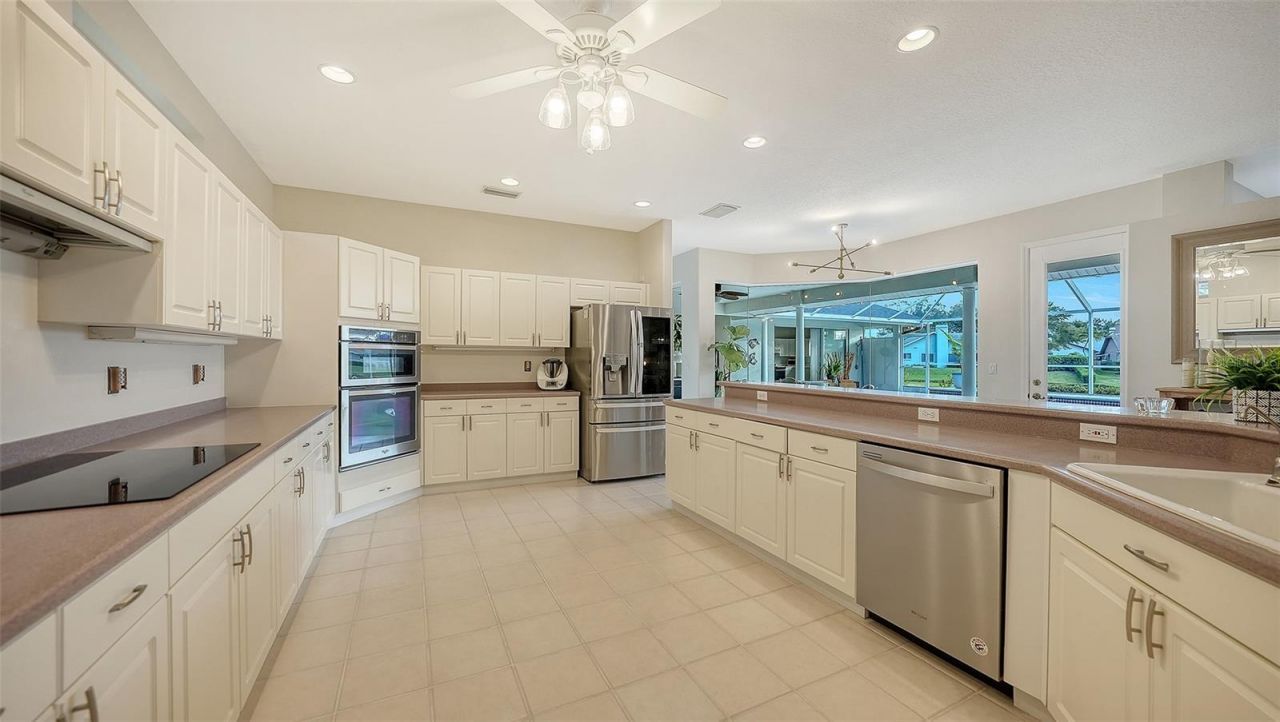 8117 Misty Oaks Boulevard, Sarasota, FL 34243 Photo