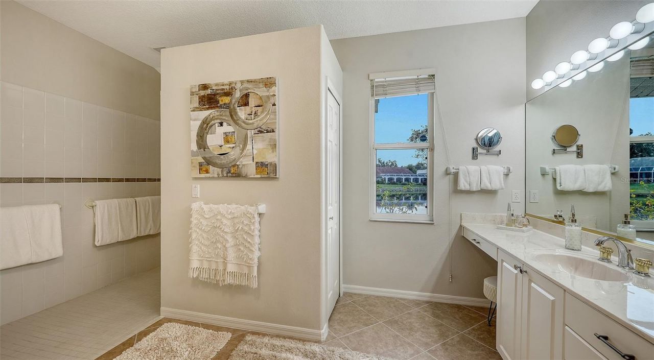 8117 Misty Oaks Boulevard, Sarasota, FL 34243 Photo