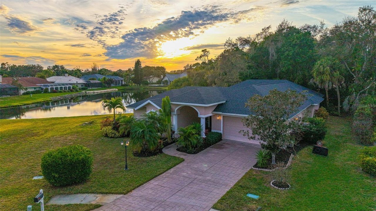 8117 Misty Oaks Boulevard, Sarasota, FL 34243 Photo