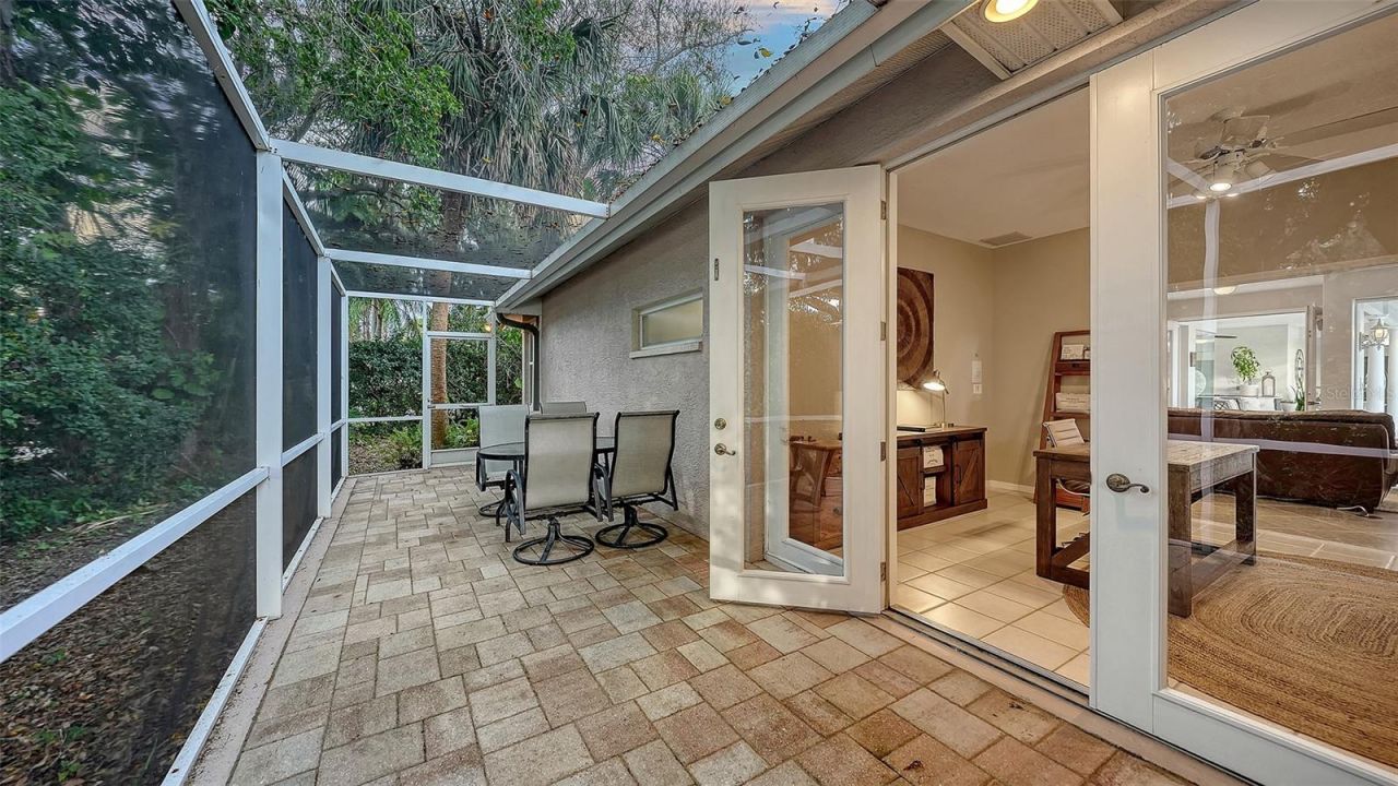 8117 Misty Oaks Boulevard, Sarasota, FL 34243 Photo