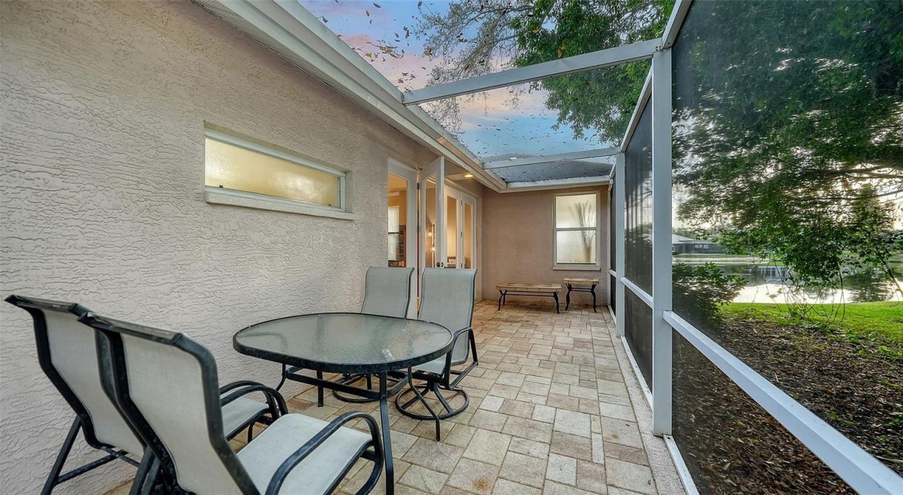 8117 Misty Oaks Boulevard, Sarasota, FL 34243 Photo