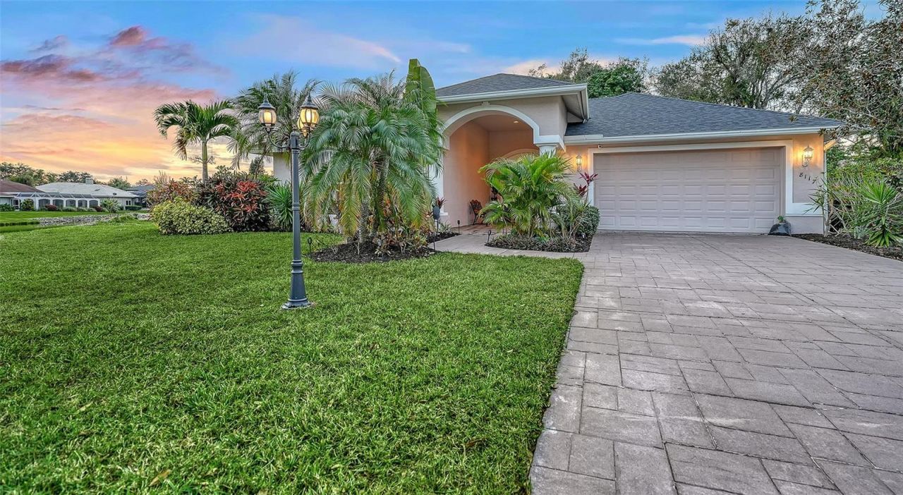 8117 Misty Oaks Boulevard, Sarasota, FL 34243 Photo