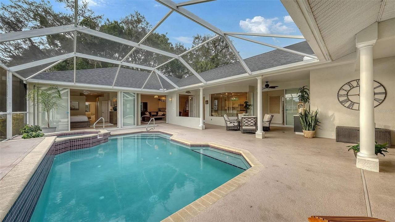 8117 Misty Oaks Boulevard, Sarasota, FL 34243 Photo