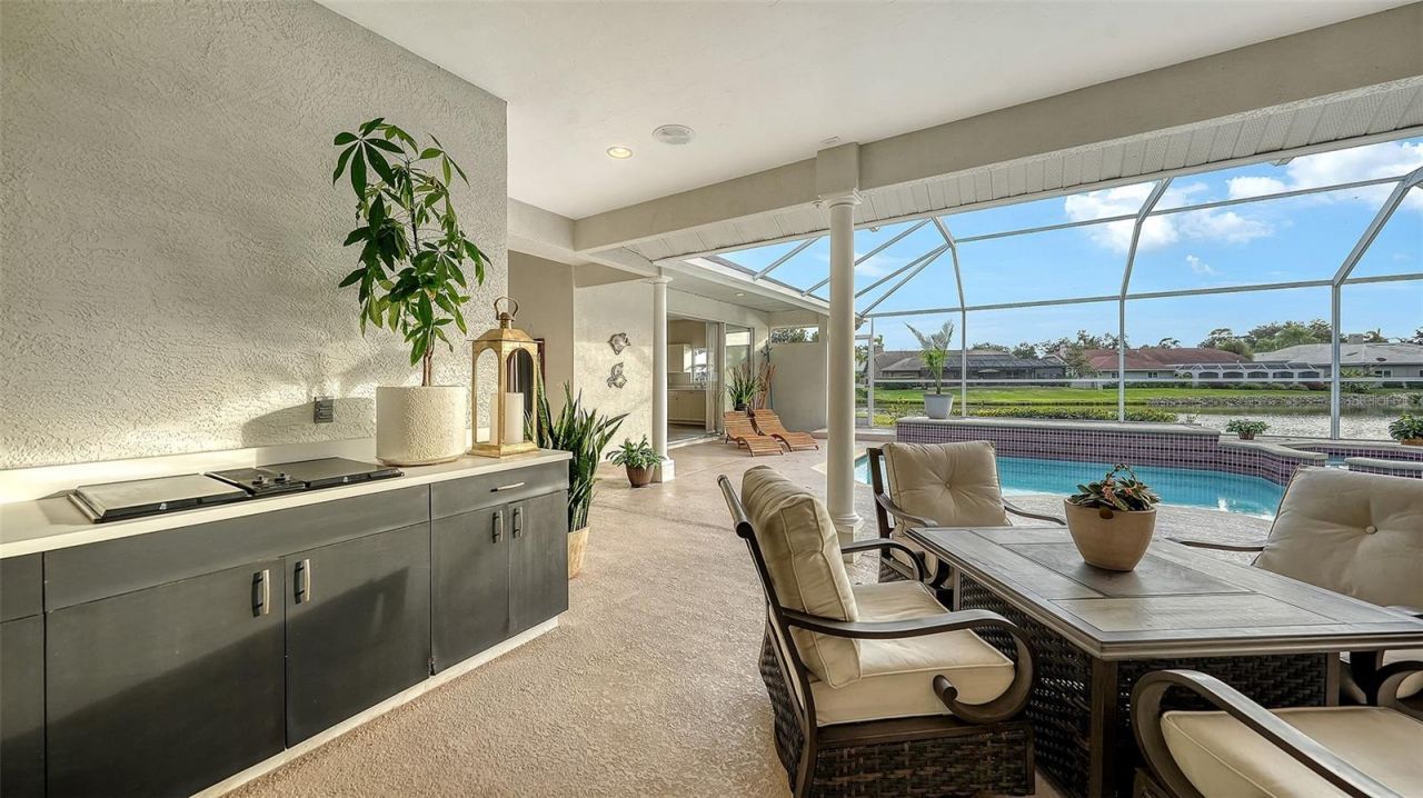 8117 Misty Oaks Boulevard, Sarasota, FL 34243 Photo