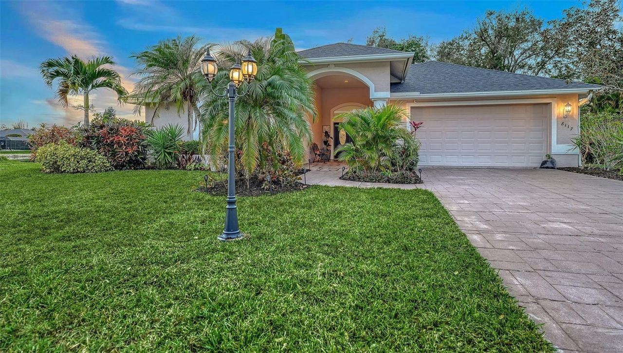 8117 Misty Oaks Boulevard, Sarasota, FL 34243 Photo
