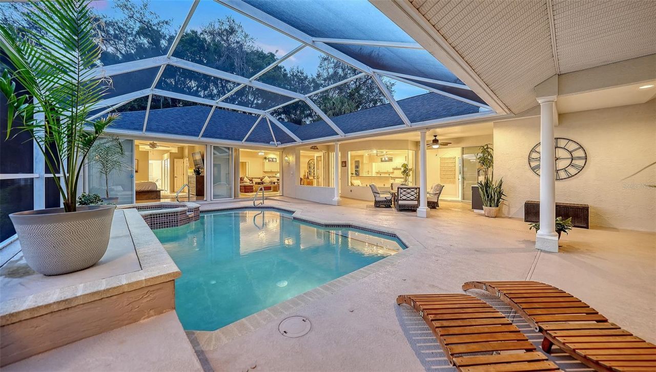 8117 Misty Oaks Boulevard, Sarasota, FL 34243 Photo