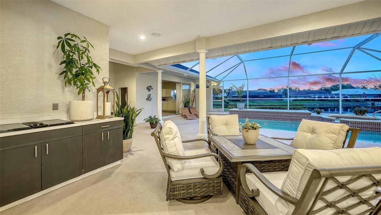 8117 Misty Oaks Boulevard, Sarasota, FL 34243 Photo