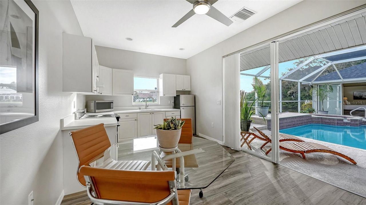 8117 Misty Oaks Boulevard, Sarasota, FL 34243 Photo