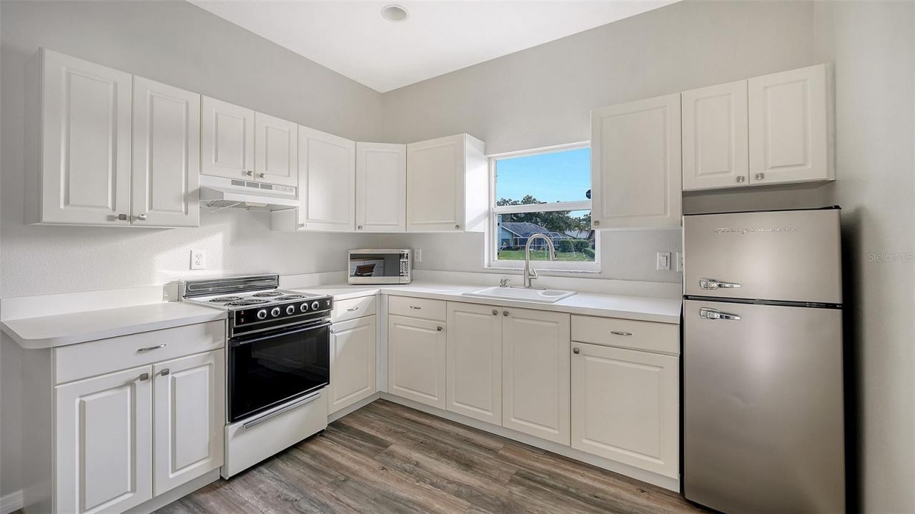 8117 Misty Oaks Boulevard, Sarasota, FL 34243 Photo