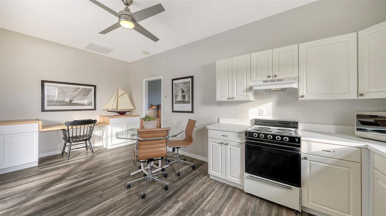 8117 Misty Oaks Boulevard, Sarasota, FL 34243 Photo