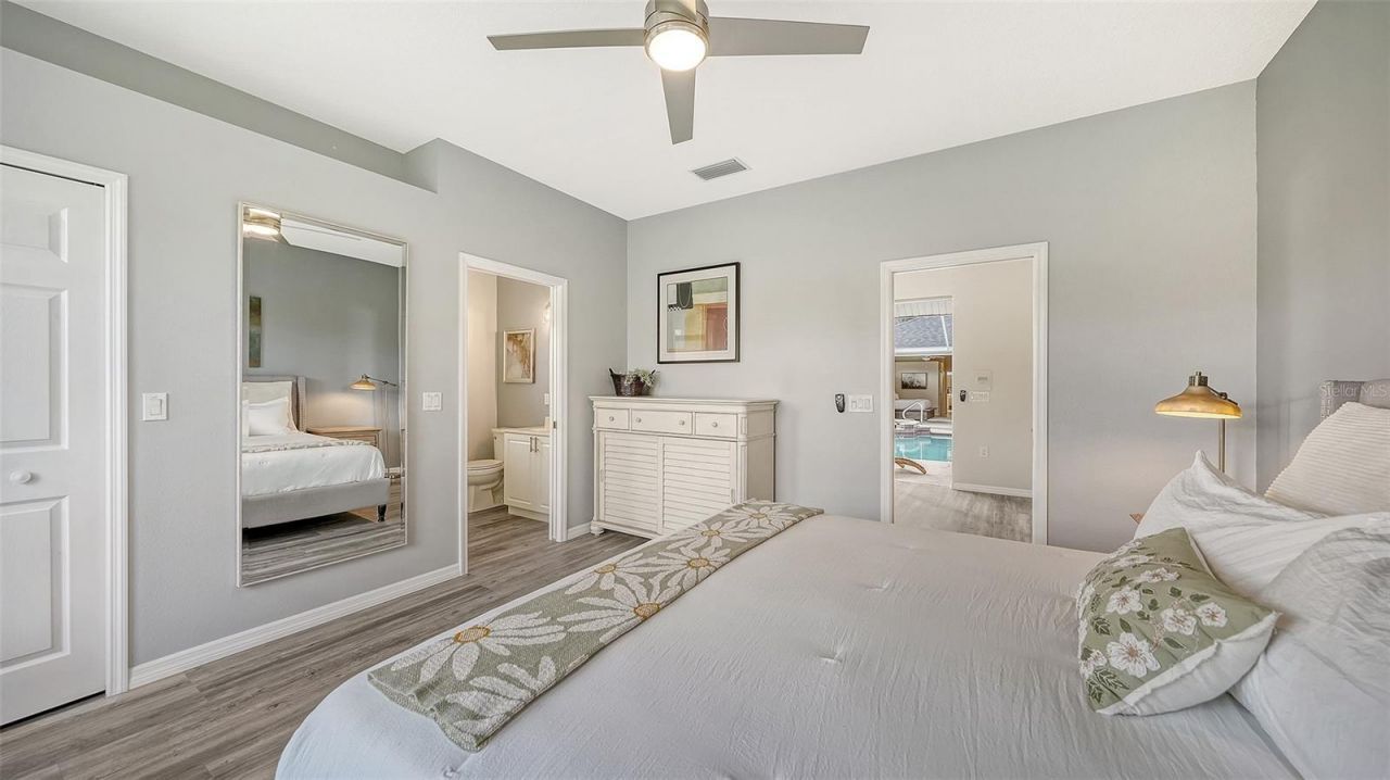 8117 Misty Oaks Boulevard, Sarasota, FL 34243 Photo