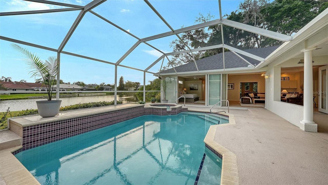 8117 Misty Oaks Boulevard, Sarasota, FL 34243 Photo