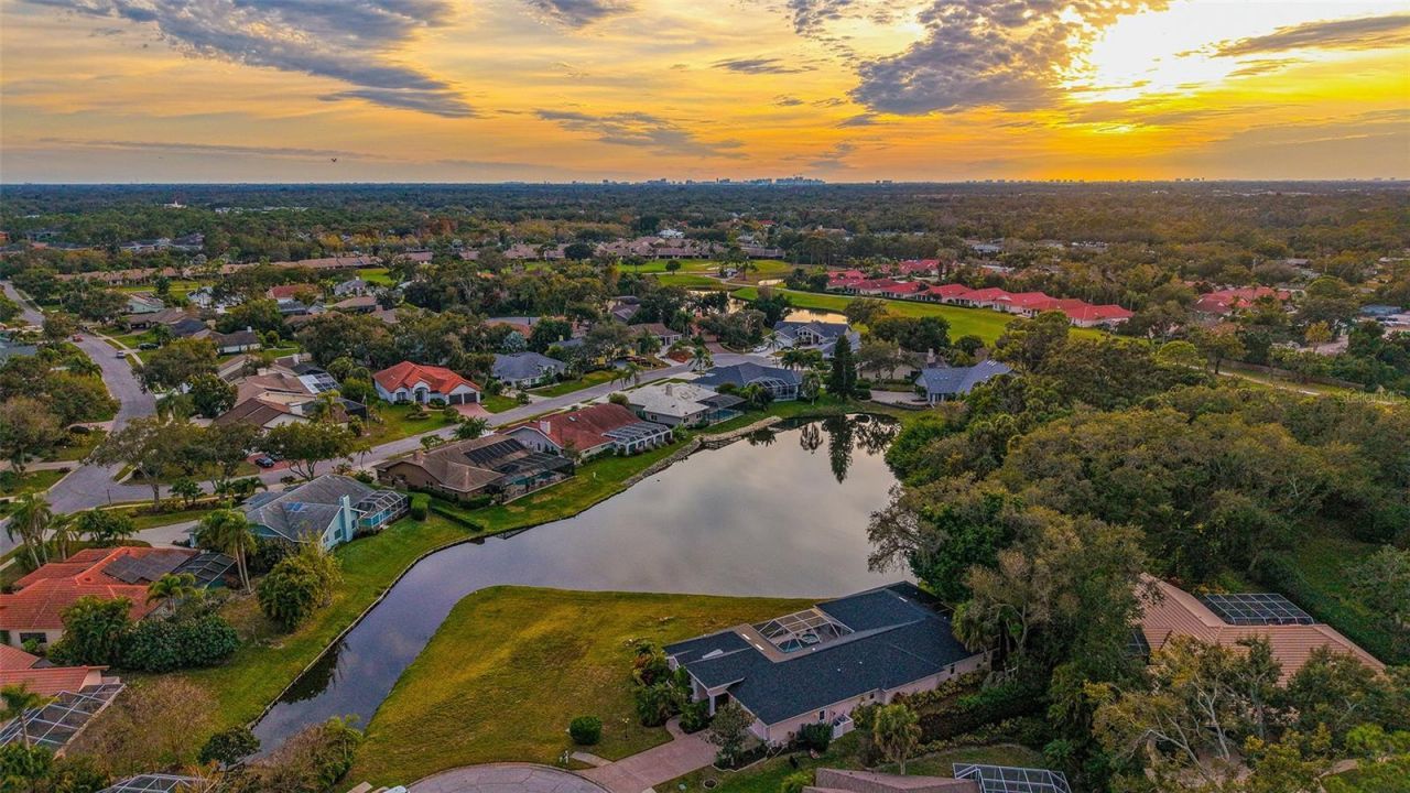 8117 Misty Oaks Boulevard, Sarasota, FL 34243 Photo