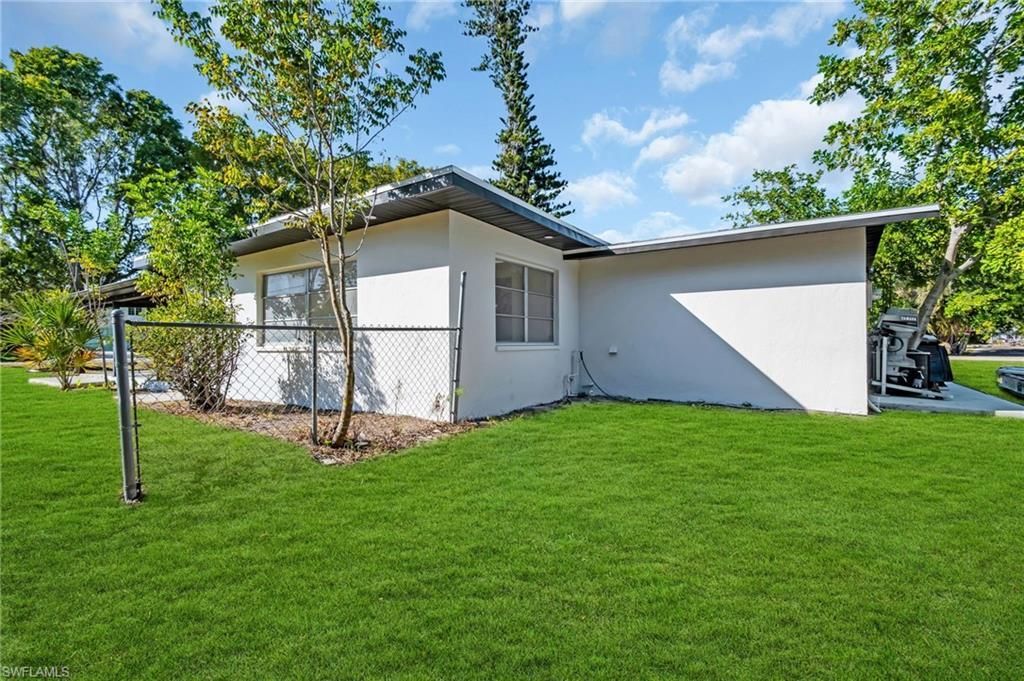 2114 Davis Blvd, Fort Myers, FL 33905 Photo