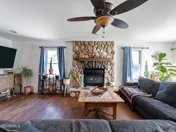 12 Thompson Avenue, Leonardo, NJ 07737