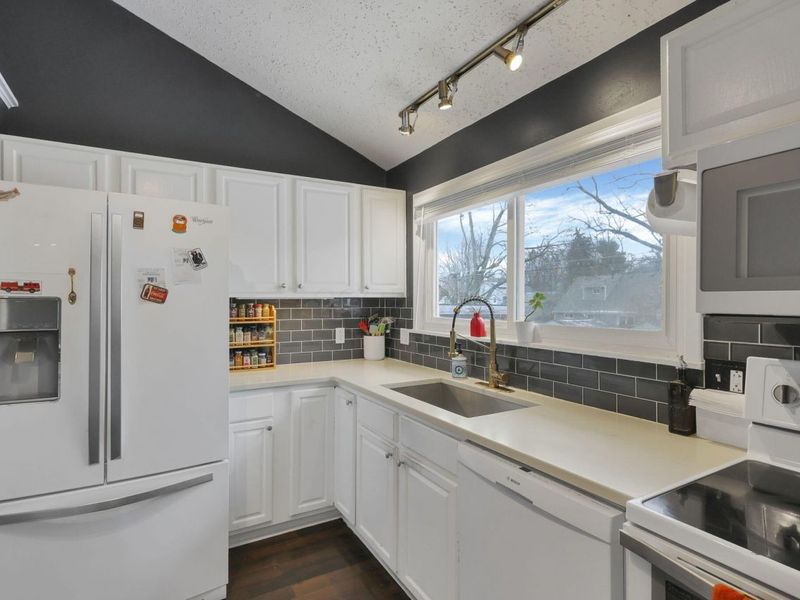 1065 Bernard Road, Columbus, OH 43221 Photo 11