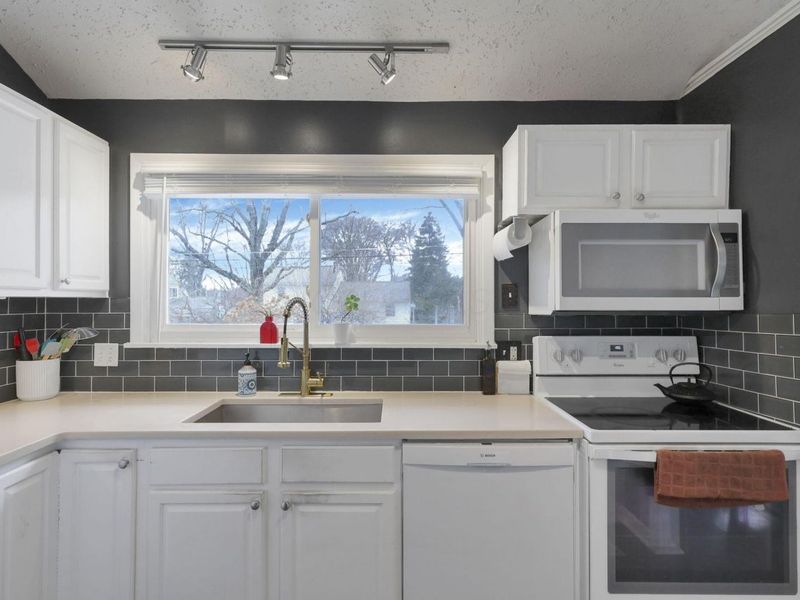 1065 Bernard Road, Columbus, OH 43221 Photo 13