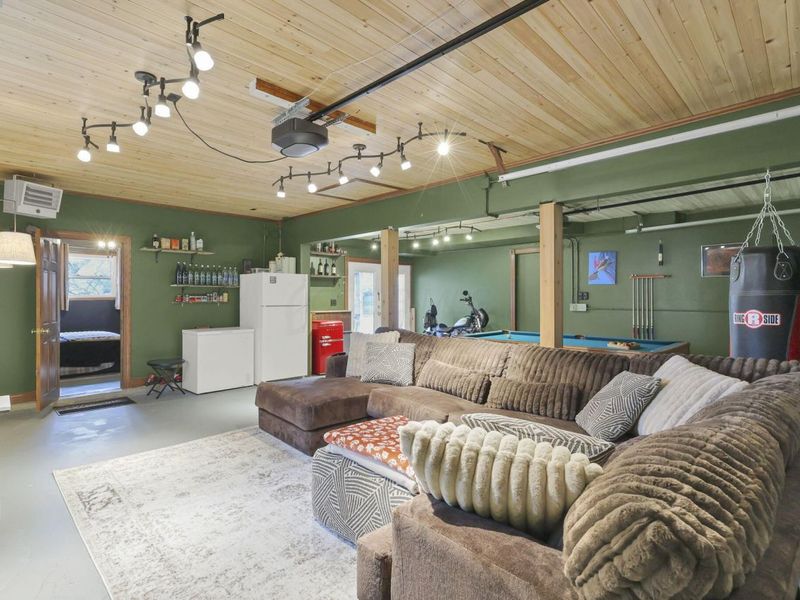 1065 Bernard Road, Columbus, OH 43221 Photo 32