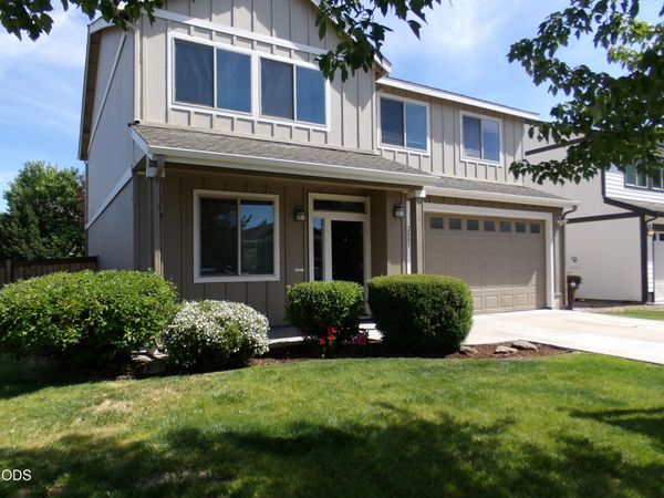 2885 SW Juniper Avenue, Redmond, OR 97756