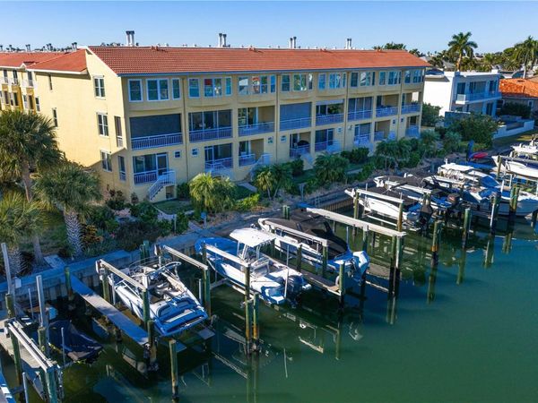 1067 PINELLAS BAYWAY S, ST PETERSBURG, FL 33715