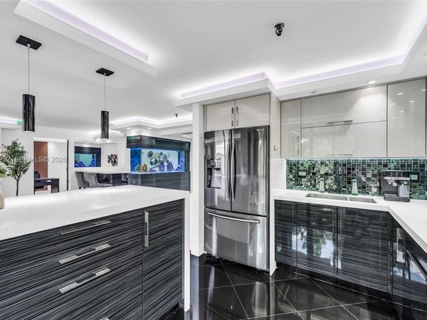 665 NE 195th St, Unit 326, Miami, FL 33179