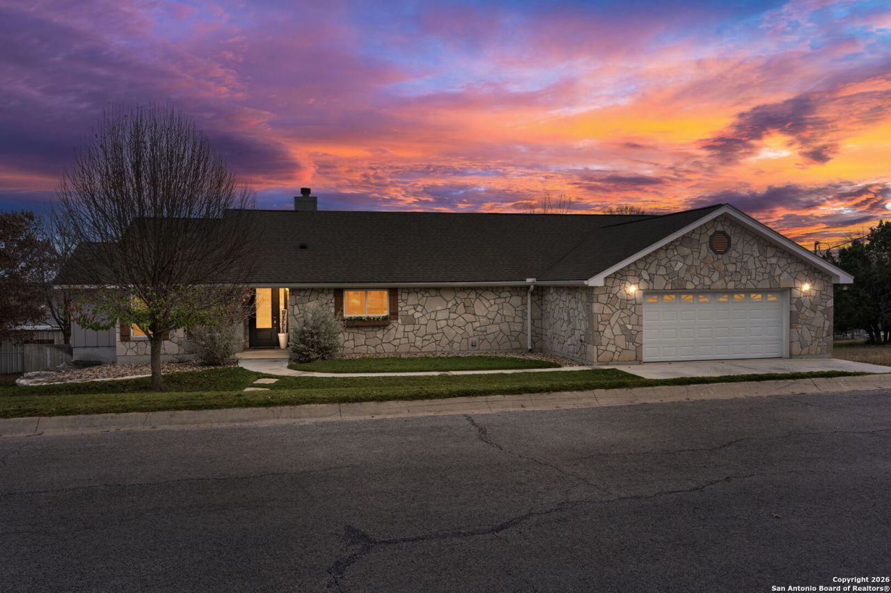 138 W Holly Hill Dr, Ingram, TX 78025 Main Photo