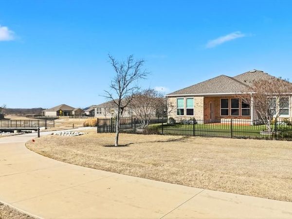 900 Memorial Drive , Little Elm, TX 76227