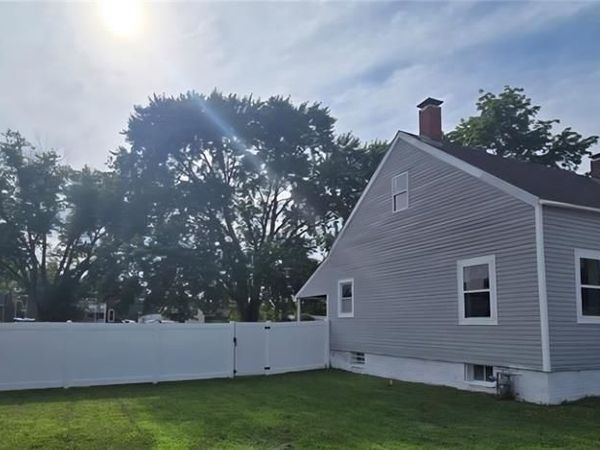 923 S High Street, Belleville, IL 62220