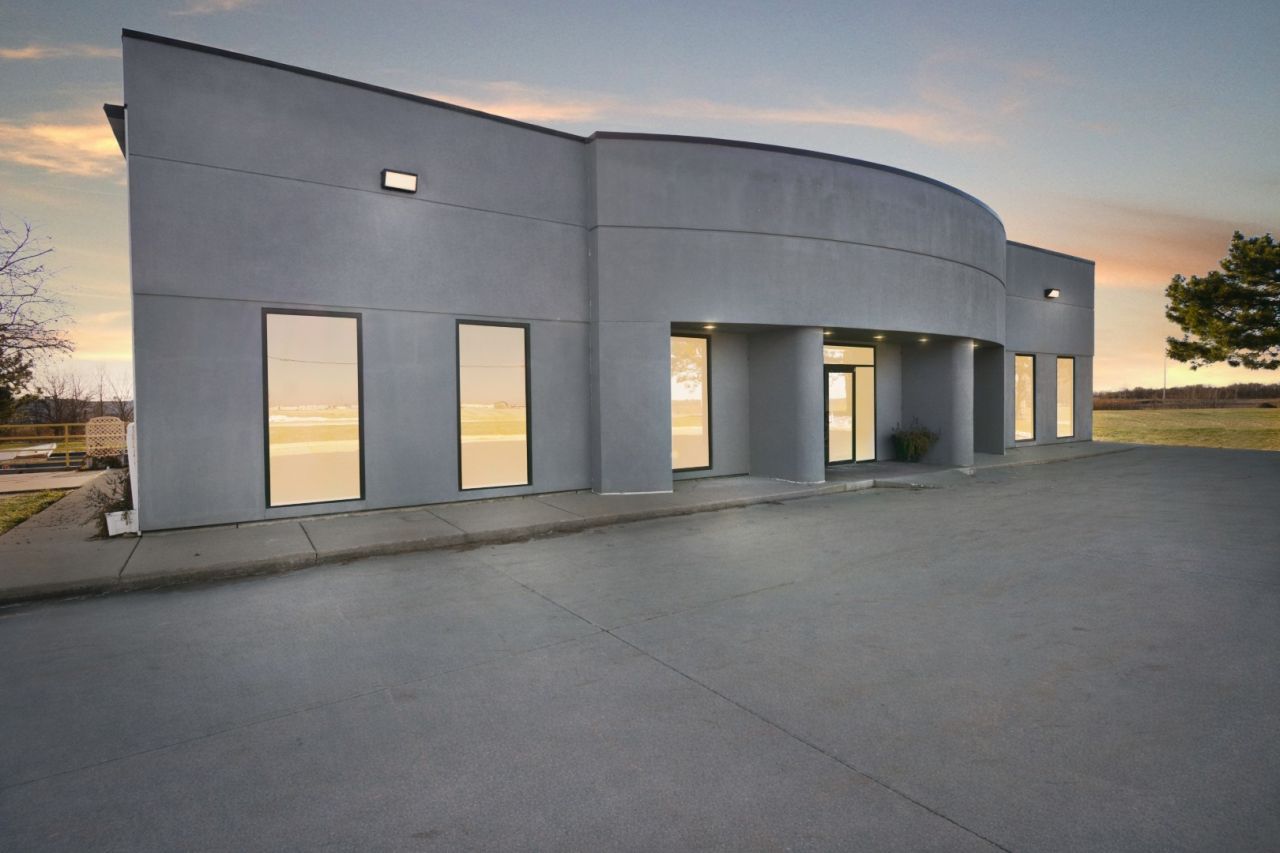 2406 W Market Street, Bloomington, IL 61705