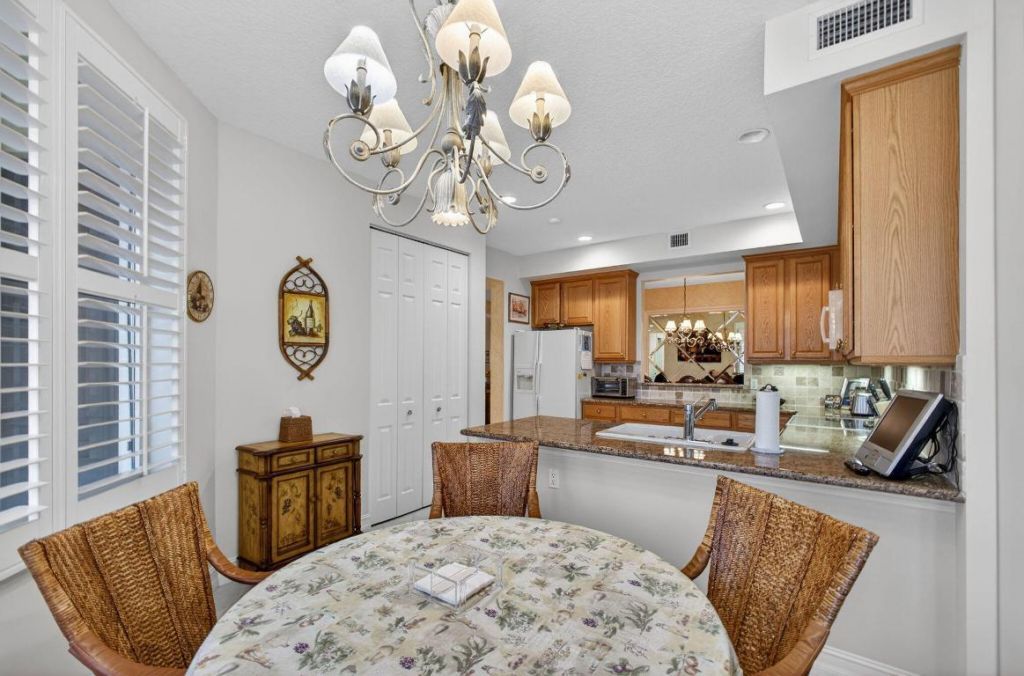 113 Palm Point Circle, Unit A, Palm Beach Gardens, FL 33418 Photo