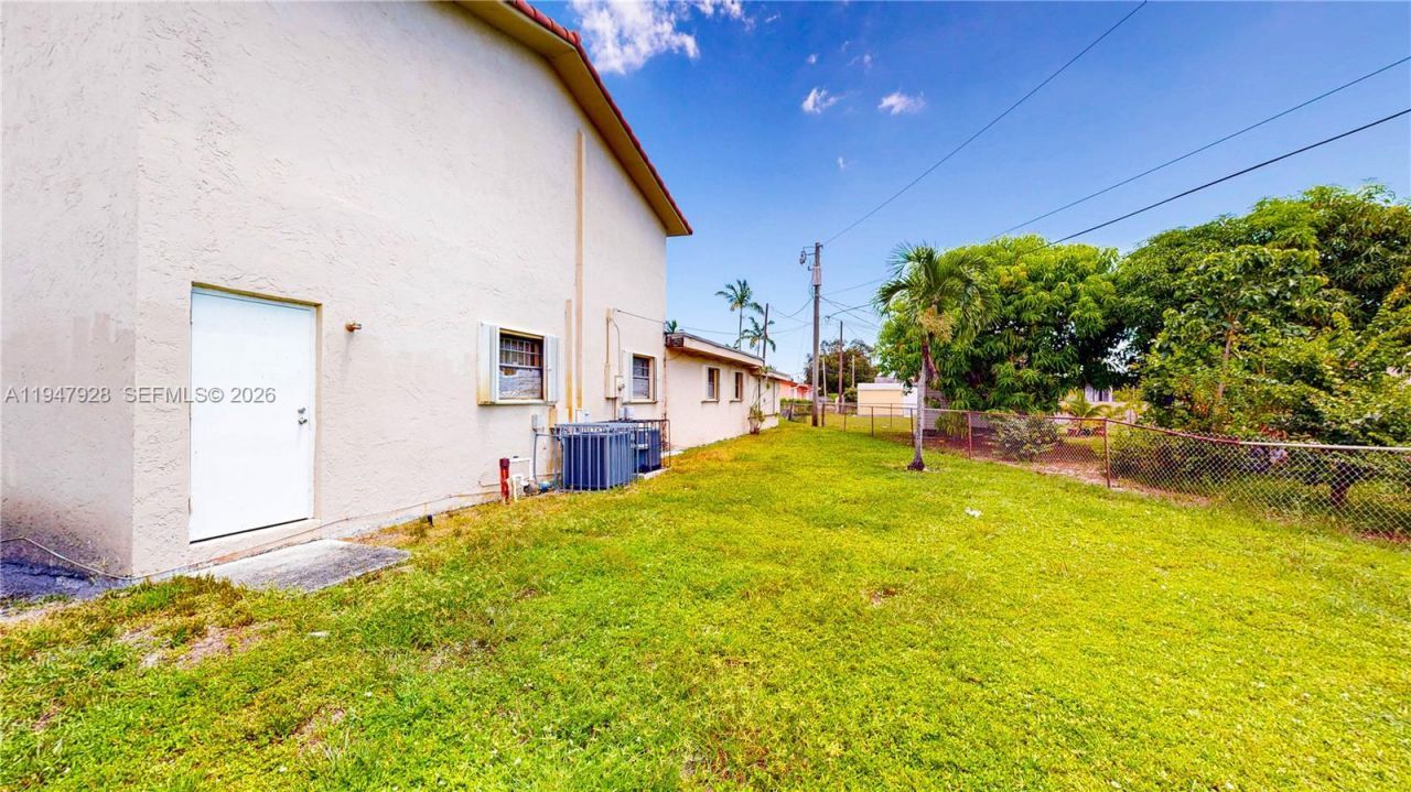 2420 NW 132nd St, Miami, FL 33167 Photo