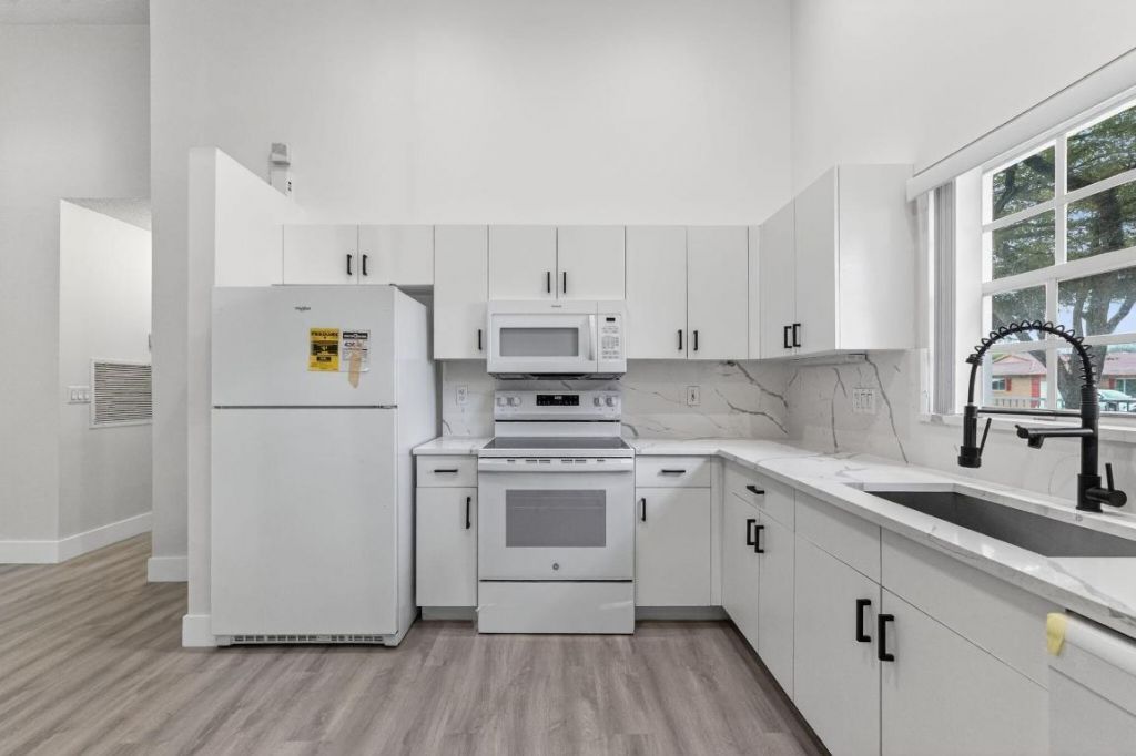 9910 Malvern Drive, Tamarac, FL 33321 Photo