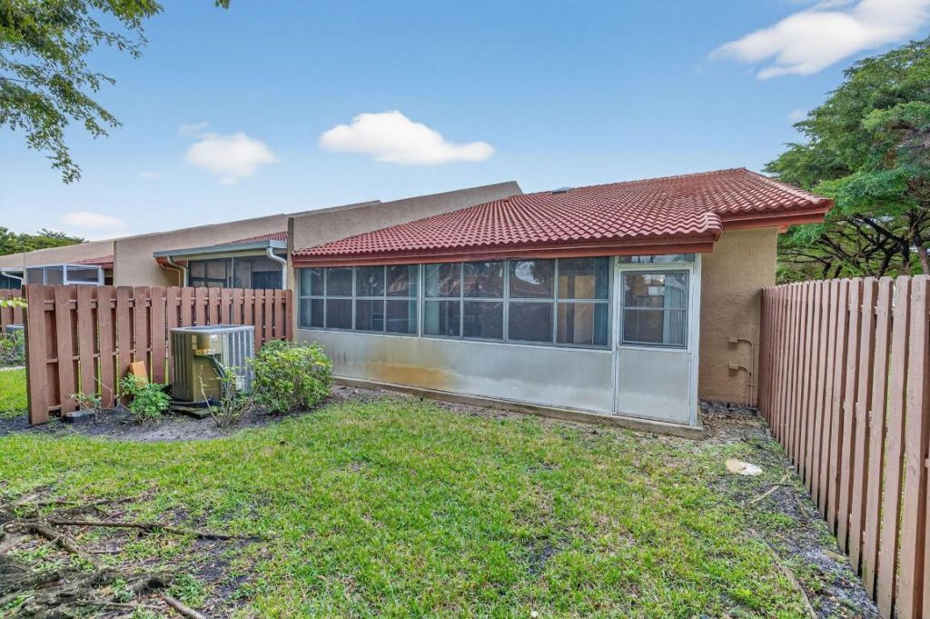 9910 Malvern Drive, Tamarac, FL 33321 Photo