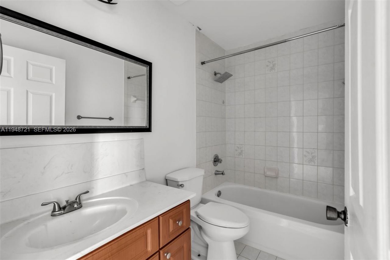 8851 NW 119th St, Unit 4414, Hialeah Gardens, FL 33018 Photo