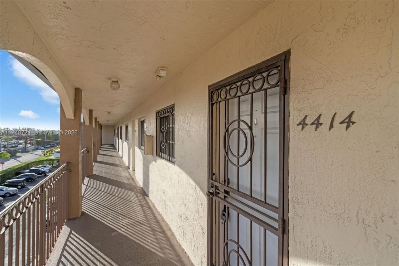 8851 NW 119th St, Unit 4414, Hialeah Gardens, FL 33018 Photo