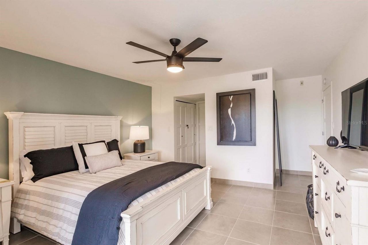 1125 W Peppertree Drive, Unit 407, Sarasota, FL 34242 Photo