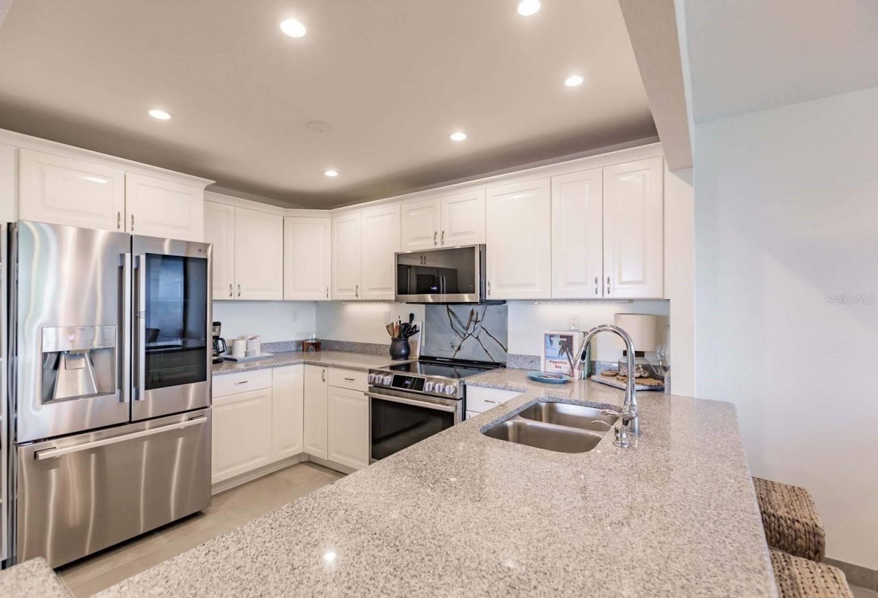 1125 W Peppertree Drive, Unit 407, Sarasota, FL 34242 Photo