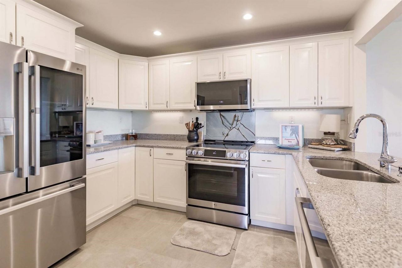 1125 W Peppertree Drive, Unit 407, Sarasota, FL 34242 Photo