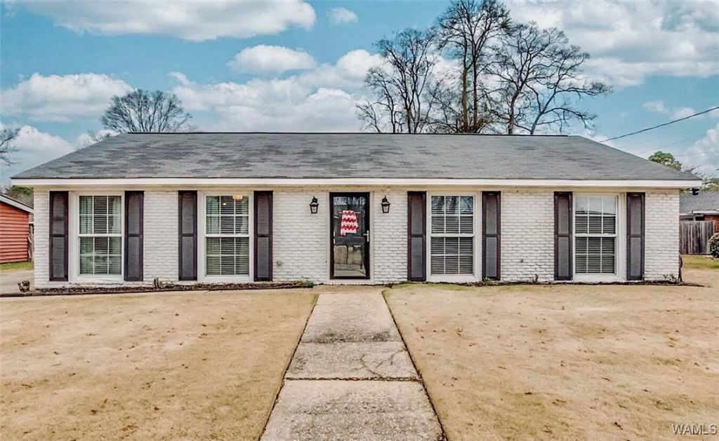 19 Parkwood Circle, Tuscaloosa, AL 35401 Main Photo