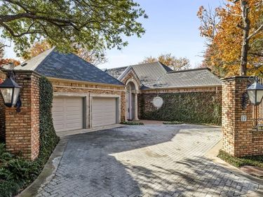17 Stonecourt Circle, Dallas, TX 75225