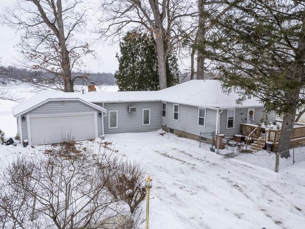 15899 Lakeview Drive, Buchanan, MI 49107