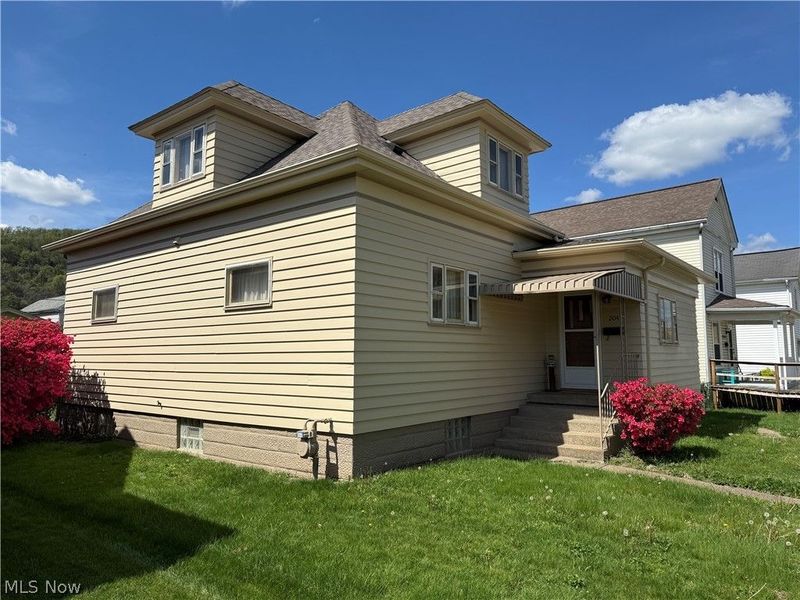 204 Grandview Avenue, Tiltonsville, OH 43963 Photo 2