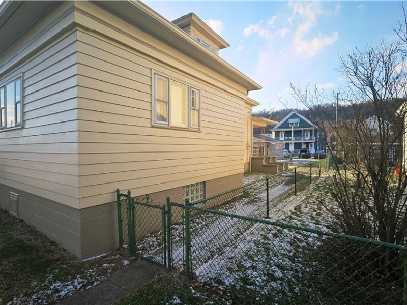 204 Grandview Avenue, Tiltonsville, OH 43963 Photo 8