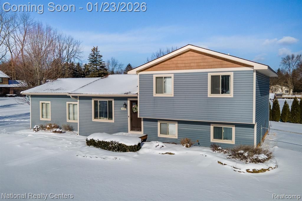 3955 Westlyn Drive, Orion Township, MI 48359 Main Photo