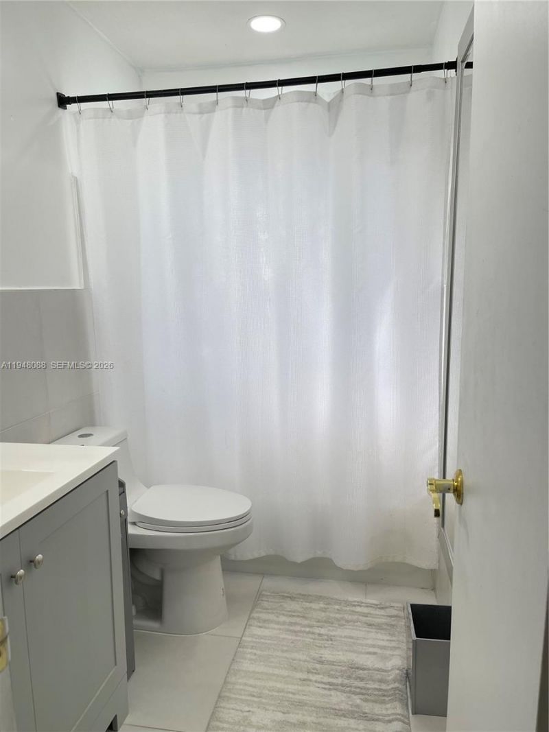 5821 NE 18th Ave, Fort Lauderdale, FL 33334 Photo