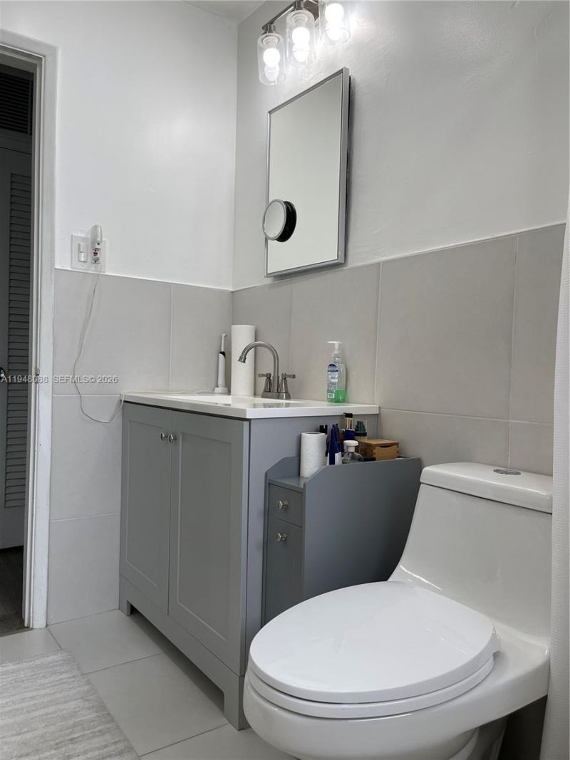 5821 NE 18th Ave, Fort Lauderdale, FL 33334 Photo