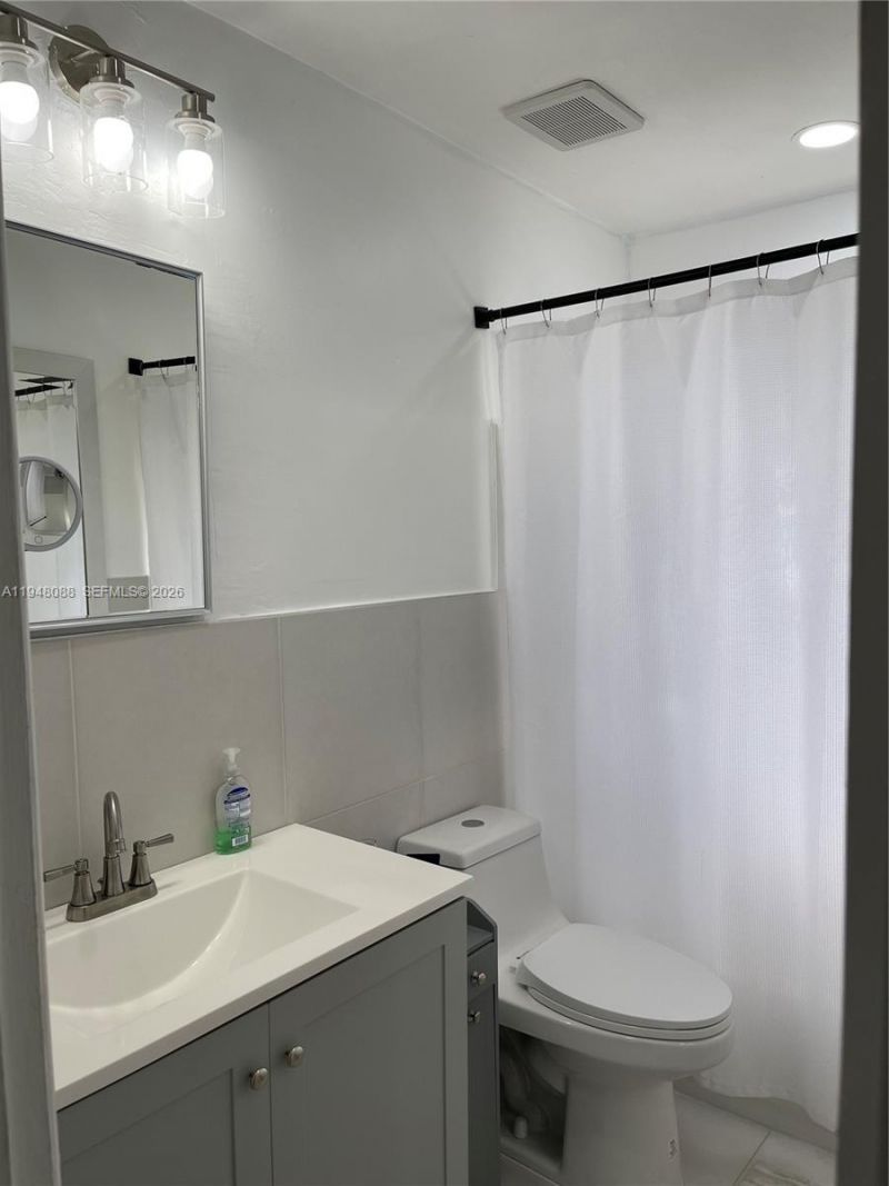 5821 NE 18th Ave, Fort Lauderdale, FL 33334 Photo