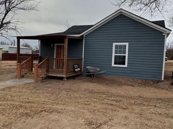 1107 W 3rd Street, Quanah, TX 79252