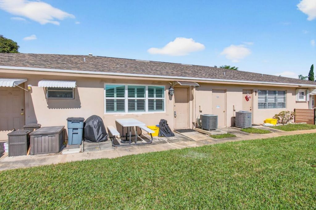1320 High Point Place S, Unit C, Delray Beach, FL 33445 Photo