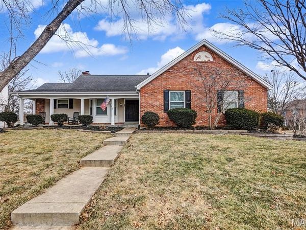 33 Carriage Way W, St Peters, MO 63376